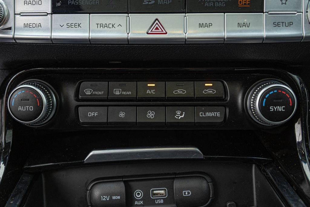 Used 2018 White Kia Premium image 20