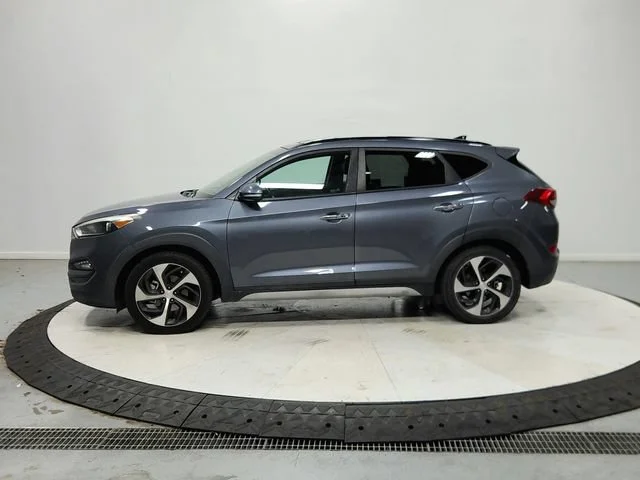Used 2018 Coliseum Gray Hyundai Limited image 5