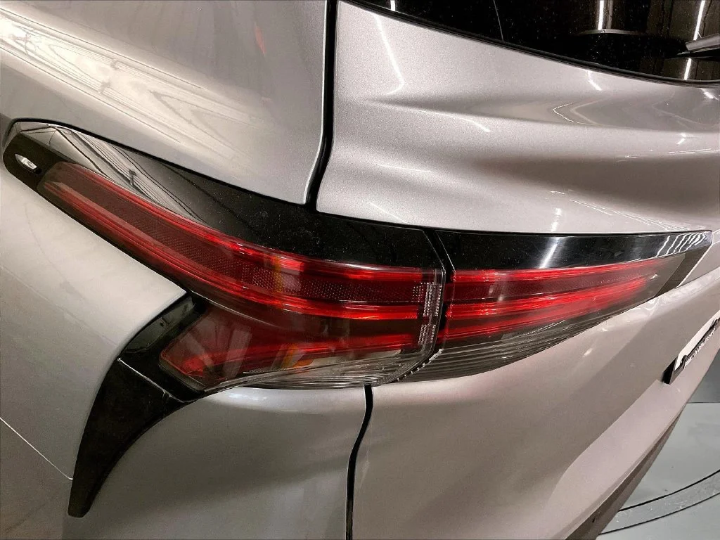 Used 2021 Silver Toyota XLE image 35