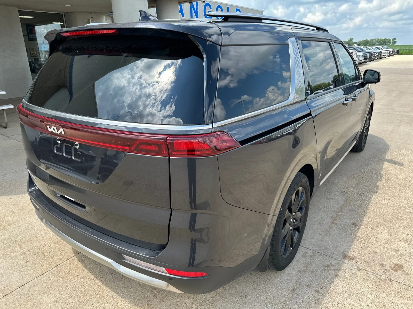 Used 2024 Metal Kia SX image 9