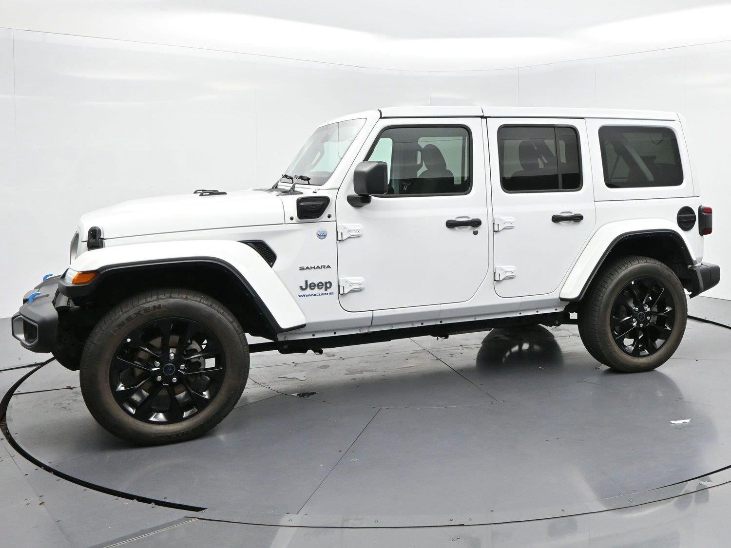 Used 2024 Bright White Clearcoat Jeep Sahara image 4