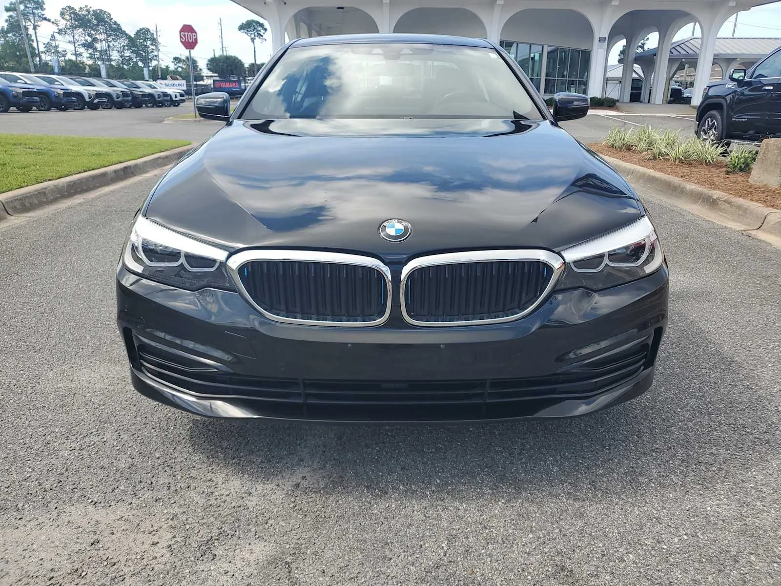 Used 2020 Black Sapphire Metallic BMW 530e iPerformance image 11