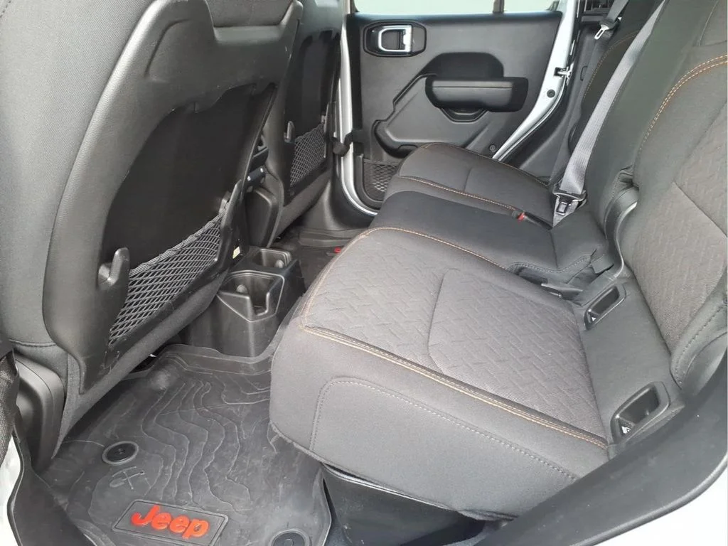 Used 2024 Silver Jeep Mojave image 16