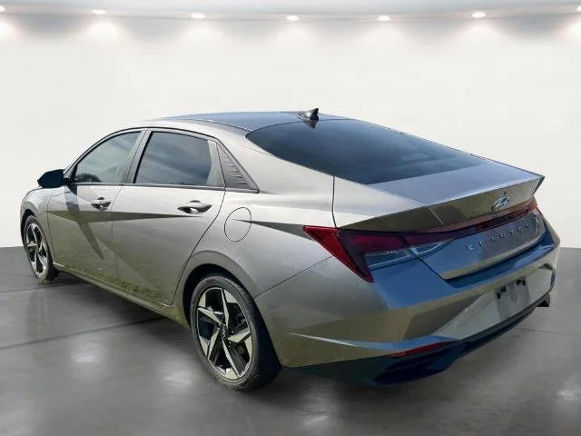 Used 2023 Silver Hyundai SEL image 18