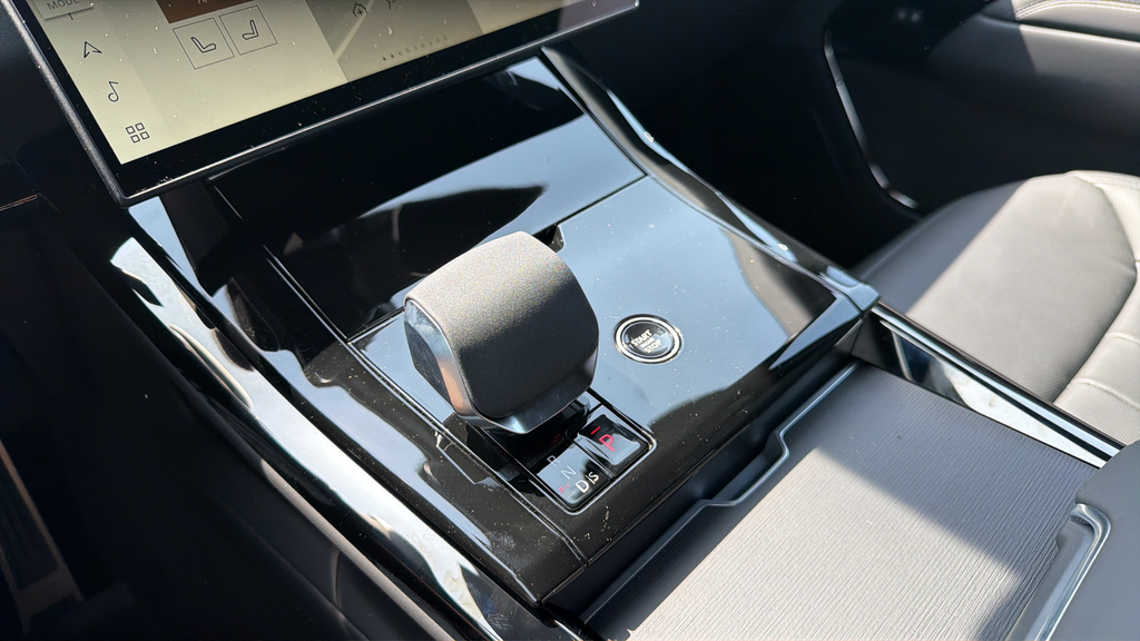 New 2026 Fuji White Land Rover Dynamic SE image 20