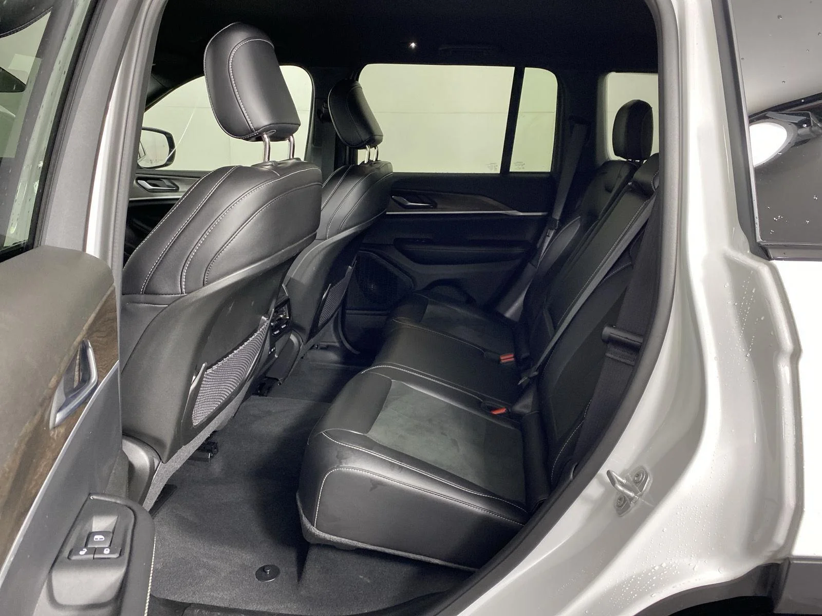 Used 2026 Bright White Clearcoat Jeep Laredo image 9
