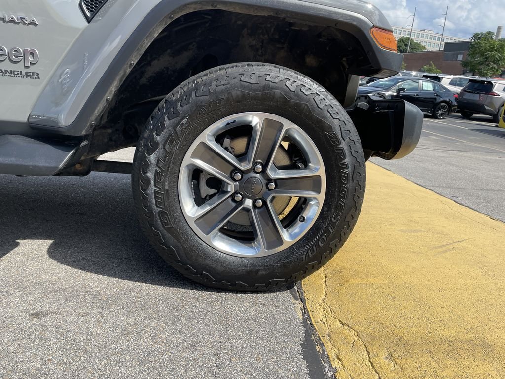 Used 2020 Gray Jeep Unlimited Sahara image 9