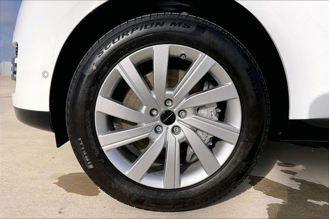 New 2026 Fuji White Land Rover SE image 13