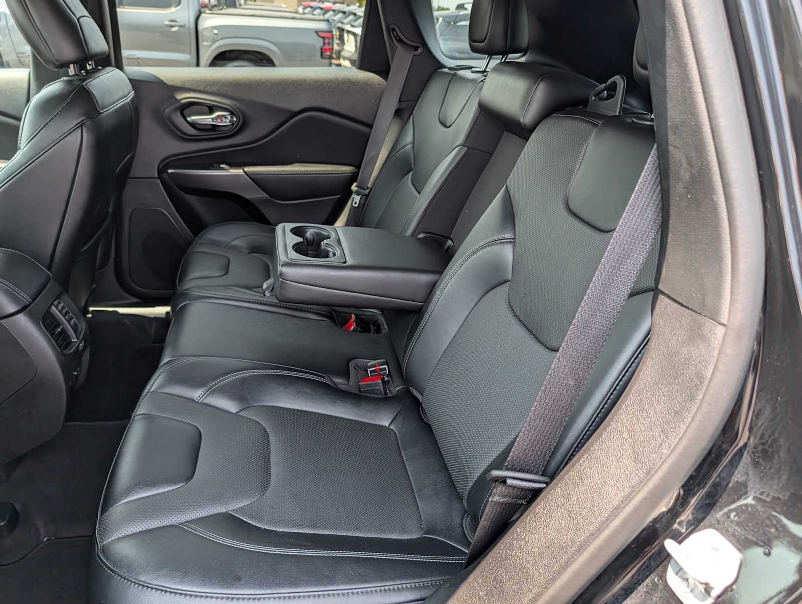 Used 2022 Diamond Black Crystal Pearlcoat Jeep Limited image 13