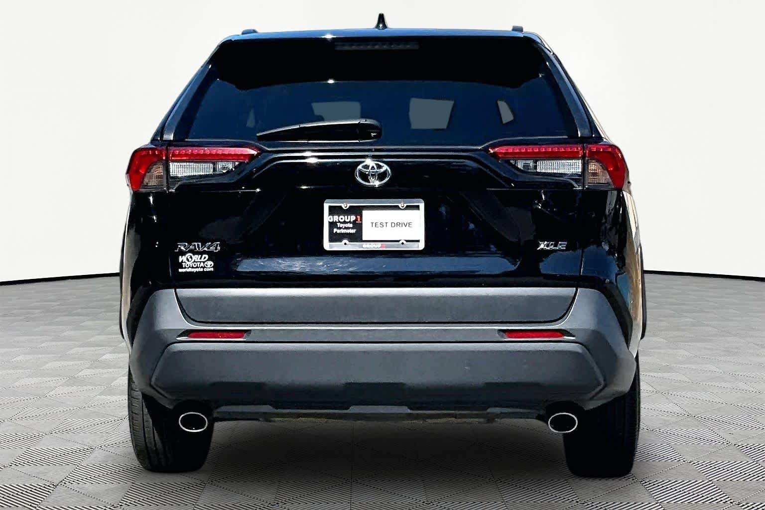 Used 2025 Midnight Black Metallic Toyota XLE image 5