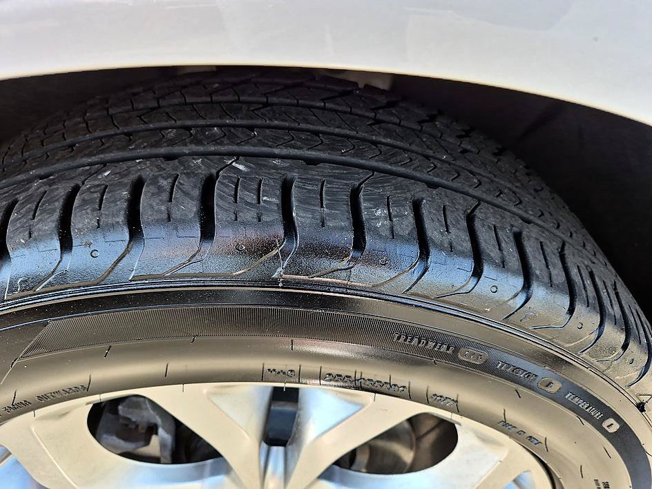 Certified Used 2019 Includes Satin Nickel lower exterior accent color.) Buick Avenir image 11