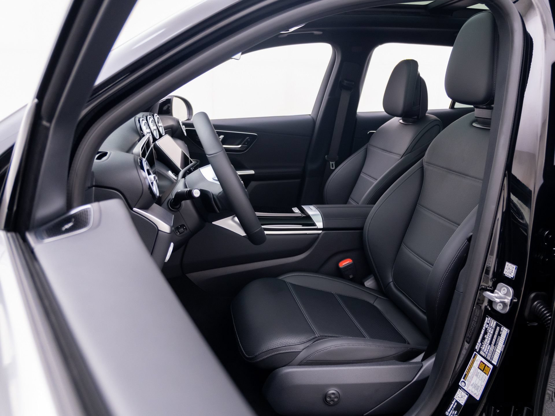 New 2027 Black Mercedes-Benz GLC 300 image 57