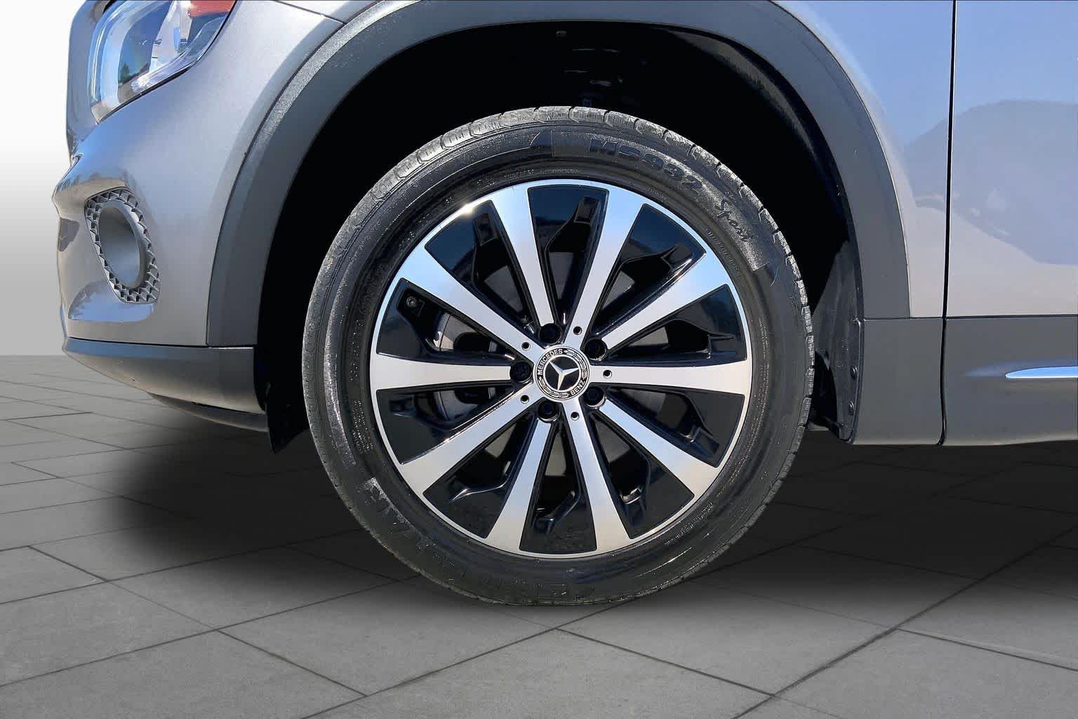 Used 2023 Mountain Grey Metallic Mercedes-Benz GLB 250 image 11