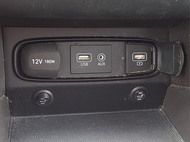 2020 Hyundai Santa Fe SE - Photo 18
