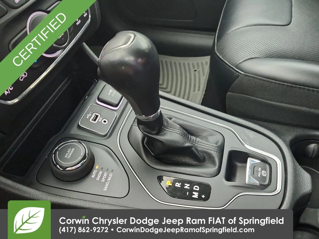 Certified Used 2022 Gray Jeep Latitude Lux image 27