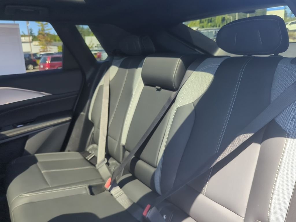 Used 2024 Green Cadillac Tech image 19