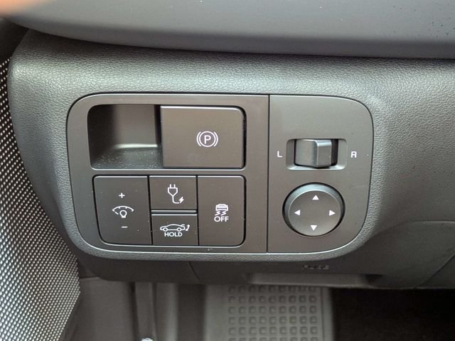 Used 2023 Gold Hyundai SEL image 23
