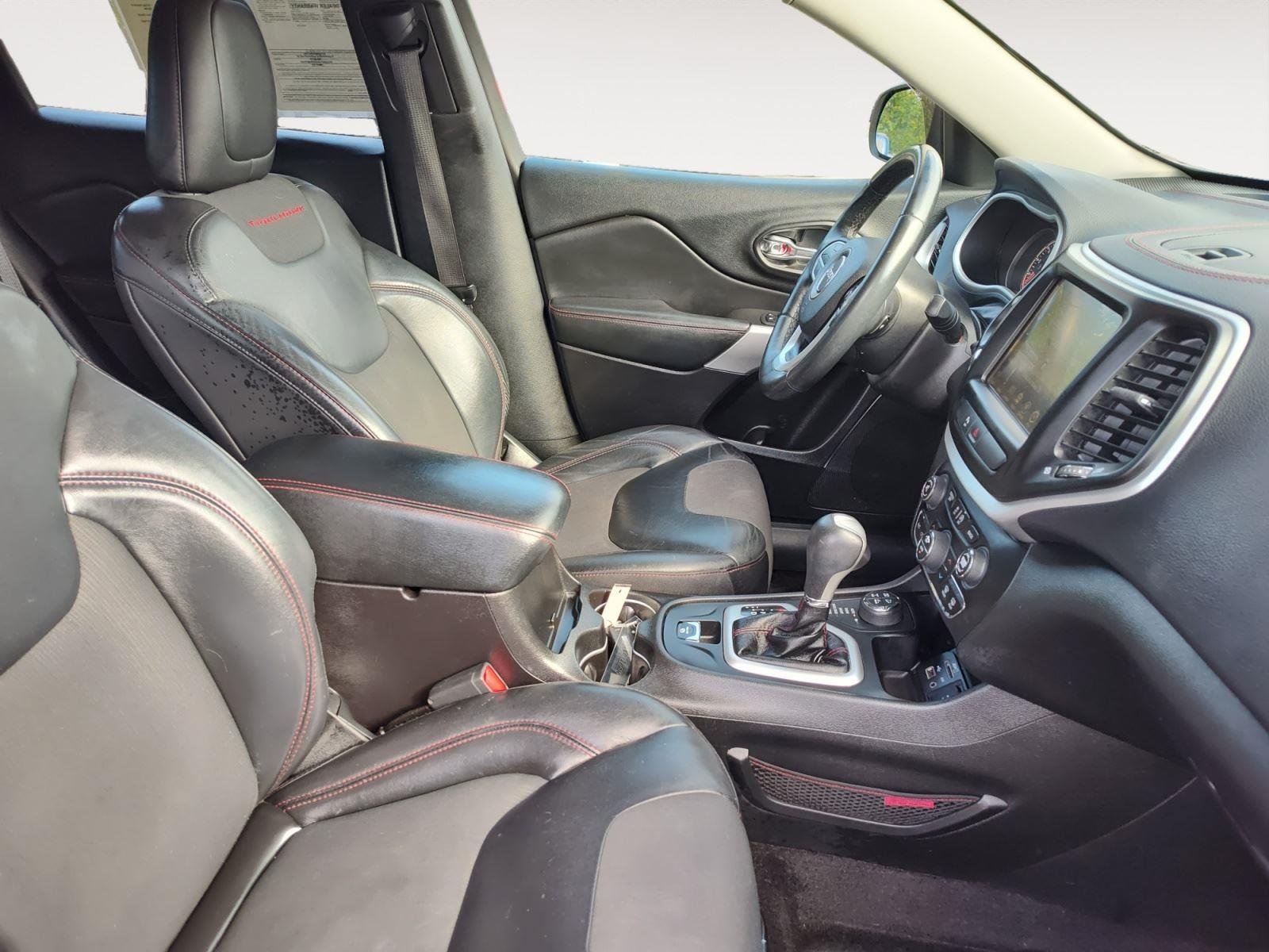 Used 2018 Billet Silver Metallic Clearcoat Jeep Trailhawk image 15
