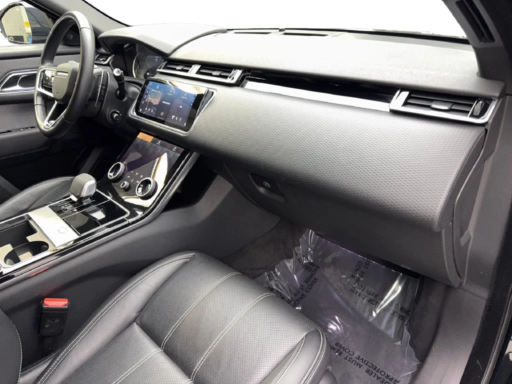 Used 2023 Black Land Rover R-Dynamic S image 54