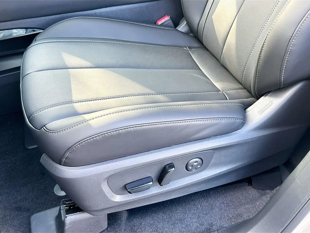 Certified Used 2026 Silver INFINITI LUXE image 21