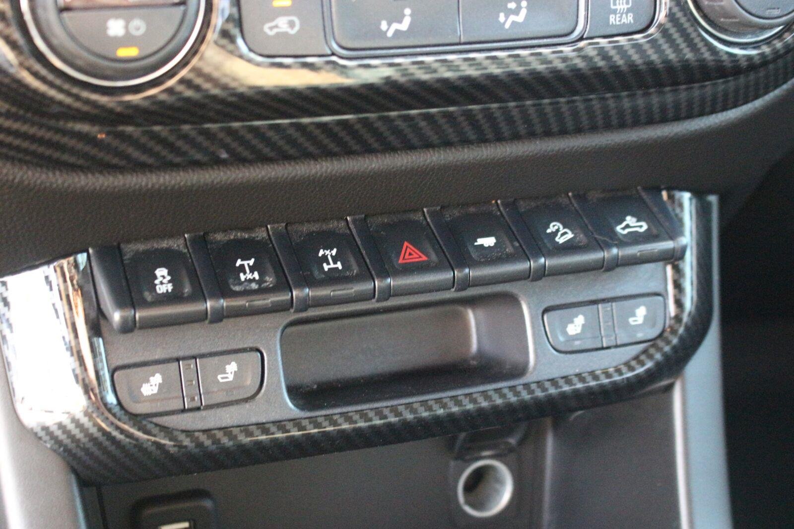 Used 2018 DEEPWOOD GREEN METALLIC Chevrolet 4WD ZR2 image 27