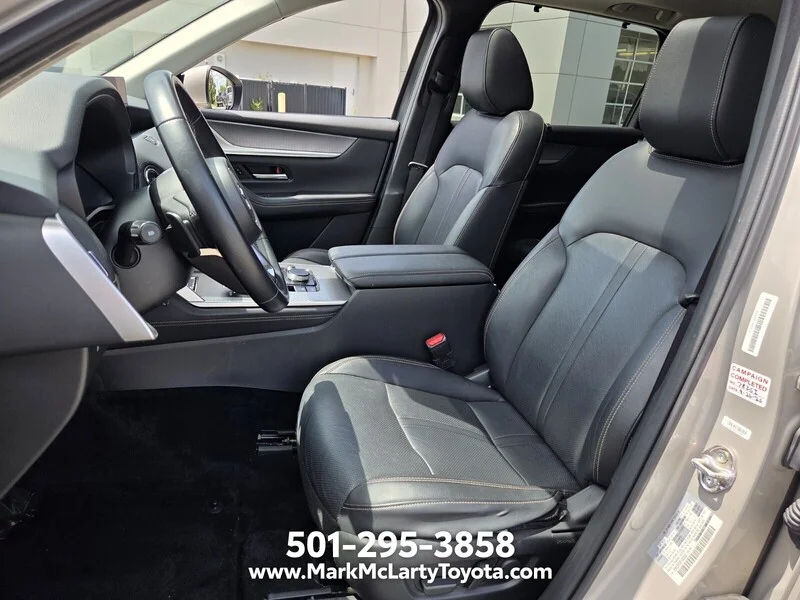 Used 2025 Platinum Quartz MAZDA 3.3 TURBO PREFERRED PACKAGE image 9