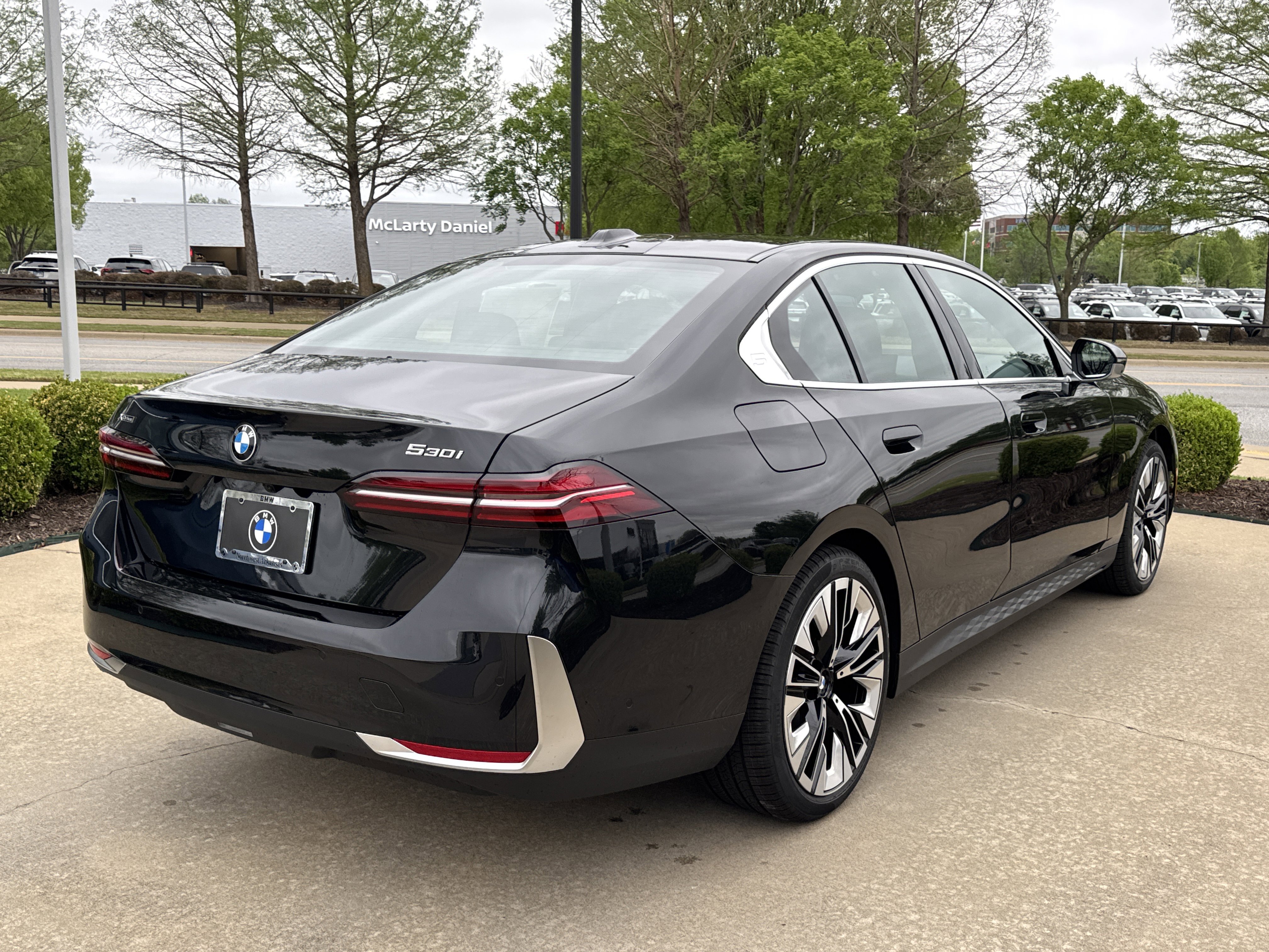 New 2026 BLACK SAPPHIRE BMW 530i xDrive image 7