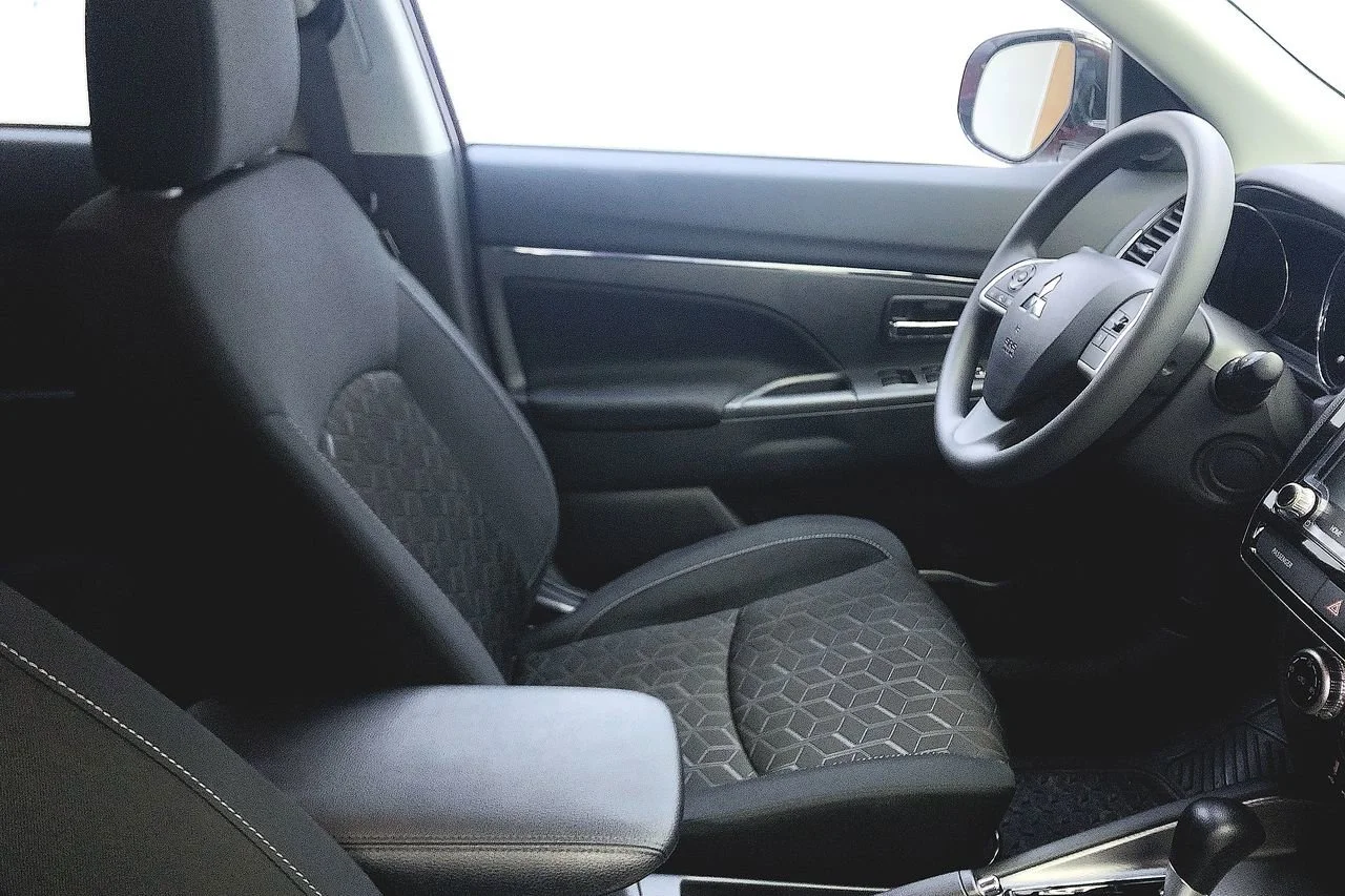 New 2025 White Diamond Mitsubishi S image 19