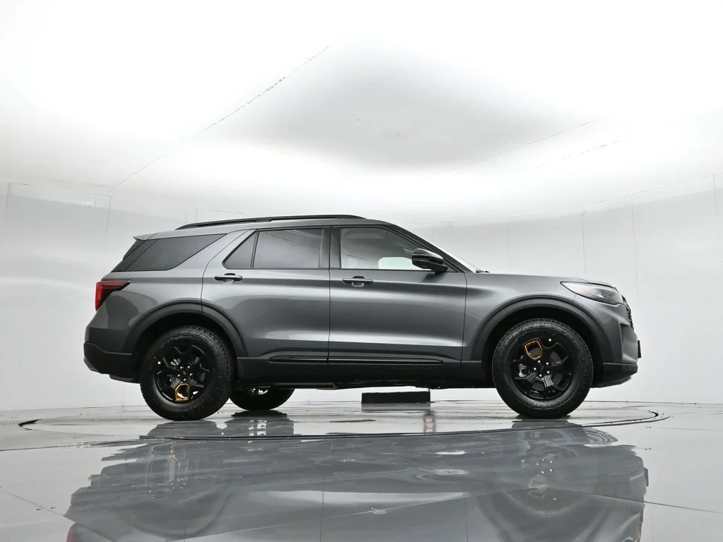 New 2026 Carbonized Gray Metallic Ford Tremor image 54