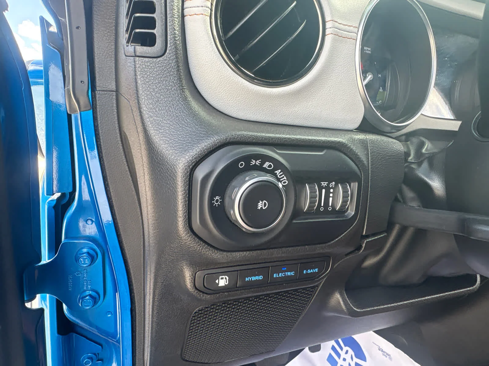 Used 2022 Hydro Blue Pearlcoat Jeep Unlimited Sahara High Altitude image 21