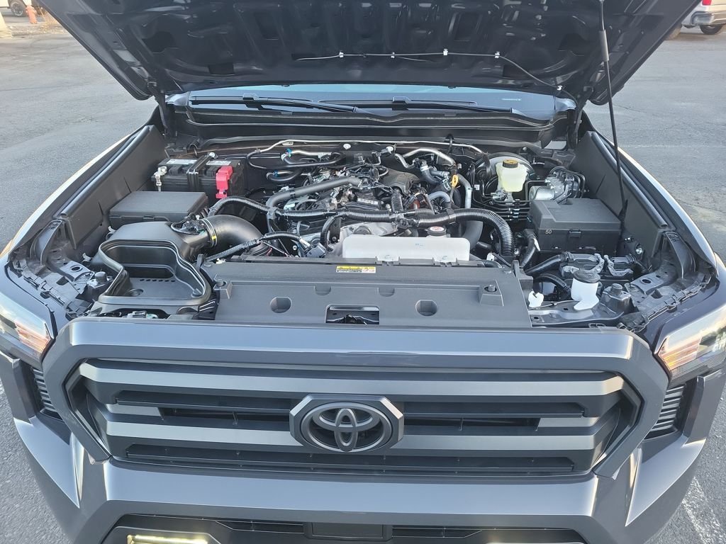 2025 Toyota Tacoma SR5 - Photo 25