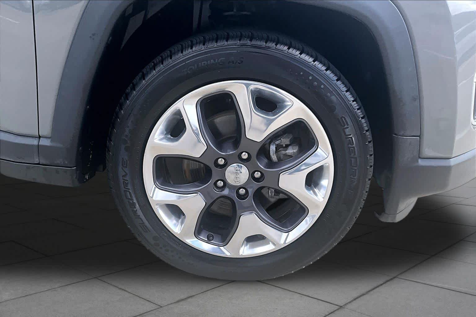 Used 2020 Sting-Gray Clearcoat Jeep Limited image 10