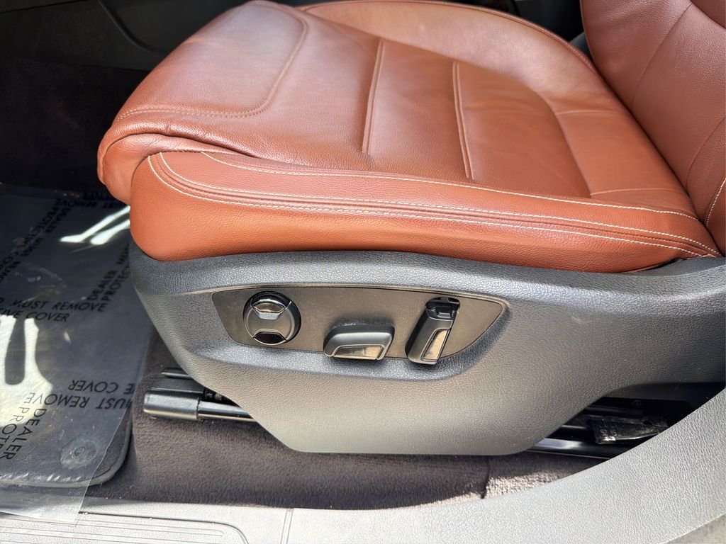 Used 2015 Pure White Volkswagen Lux image 20