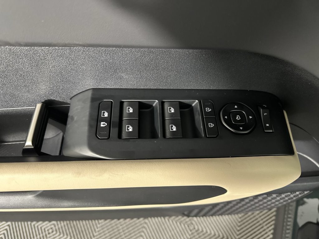 New 2027 Black Kia EX image 3