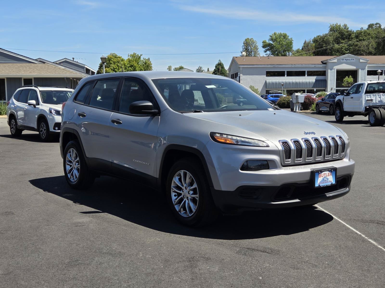 Used 2016 Billet Silver Metallic Clearcoat Jeep Sport image 3