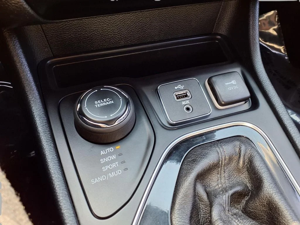 Used 2019 Red Jeep Limited image 10