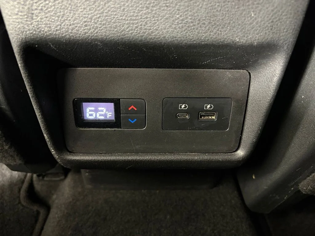 Used 2022 White Nissan SL image 32