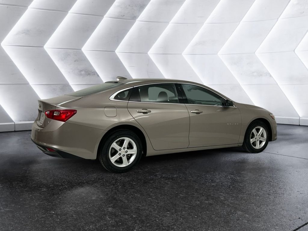 Used 2023 Gray Chevrolet LT image 4
