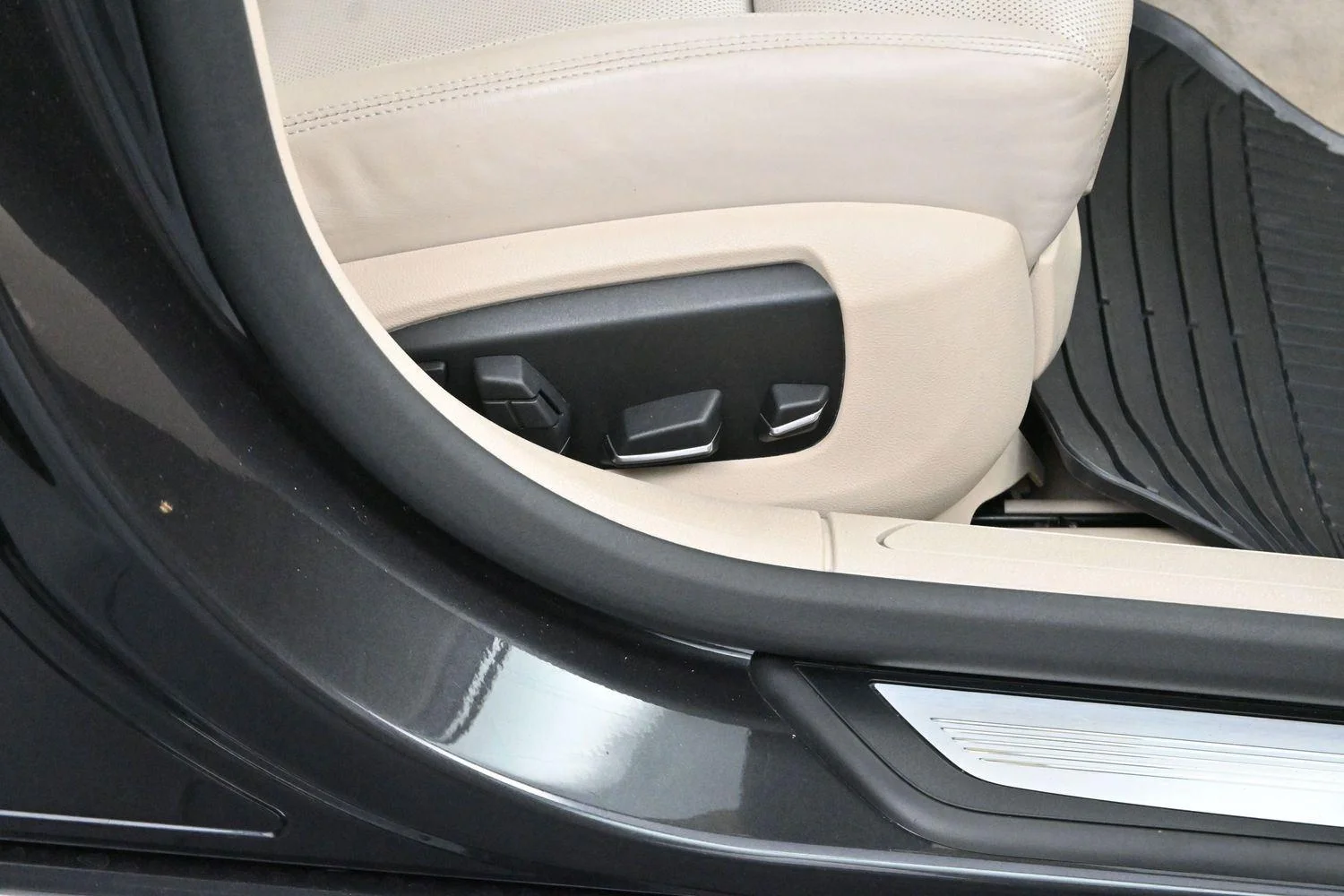 Used 2013 Dark Graphite Metallic Ii BMW 750i image 33