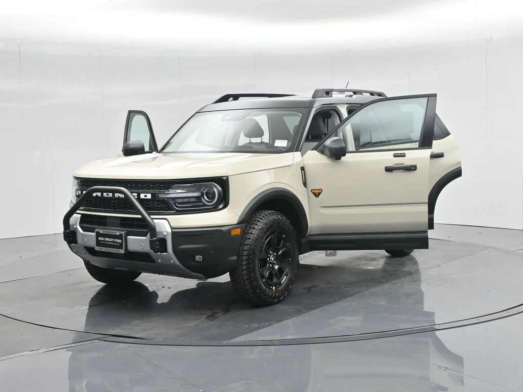 New 2025 Desert Sand Ford Badlands image 30