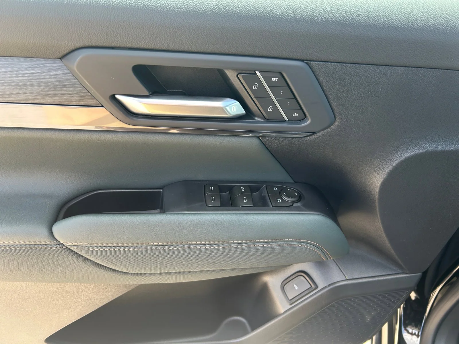 New 2026 Ebony Twilight Metallic GMC AWD AT4 image 17