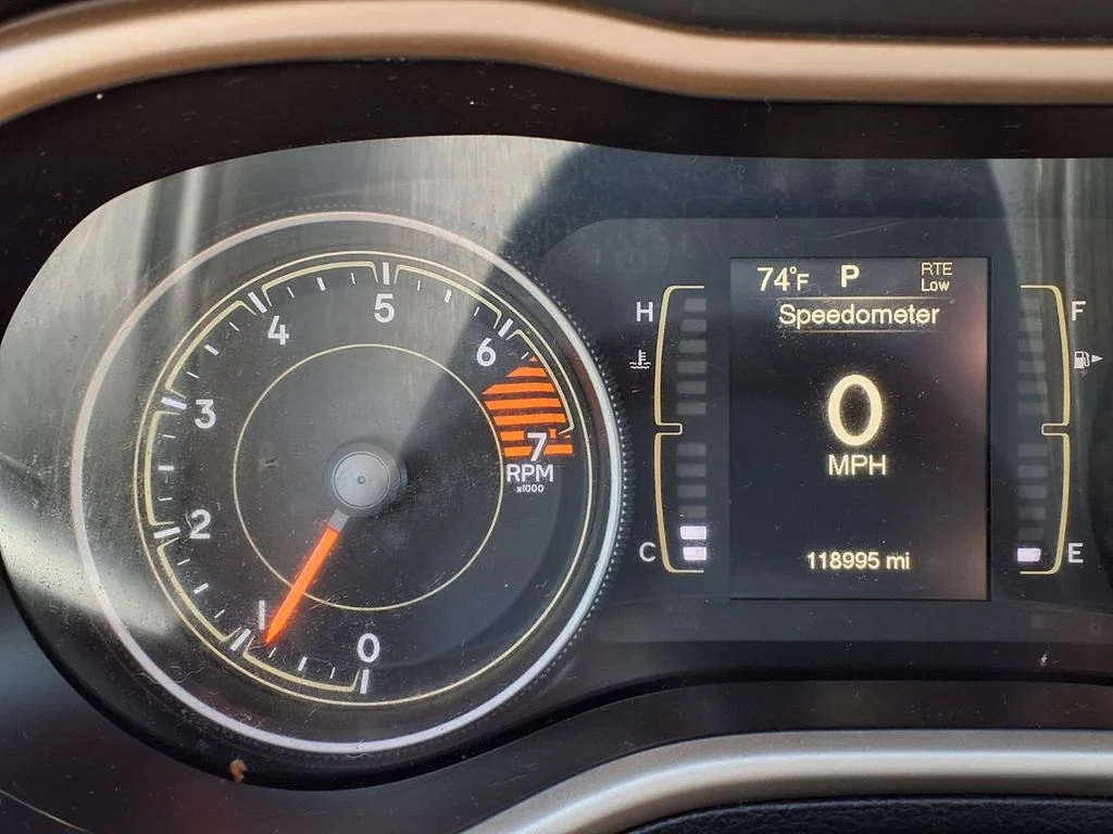 Used 2018 Black Jeep Latitude image 13