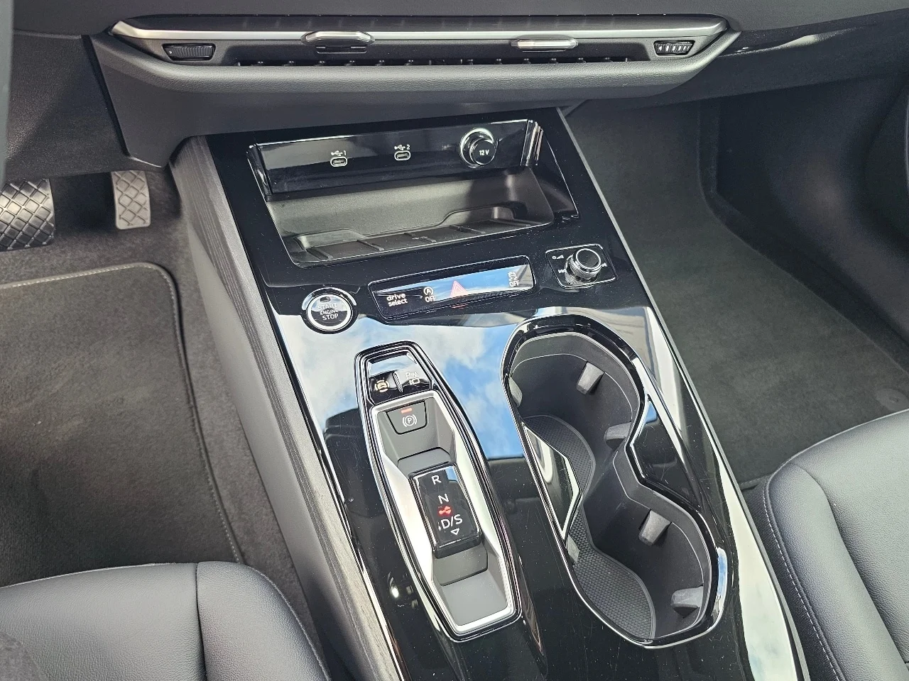 Used 2025 Chronos Gray Metallic Audi 2.0T Premium image 11