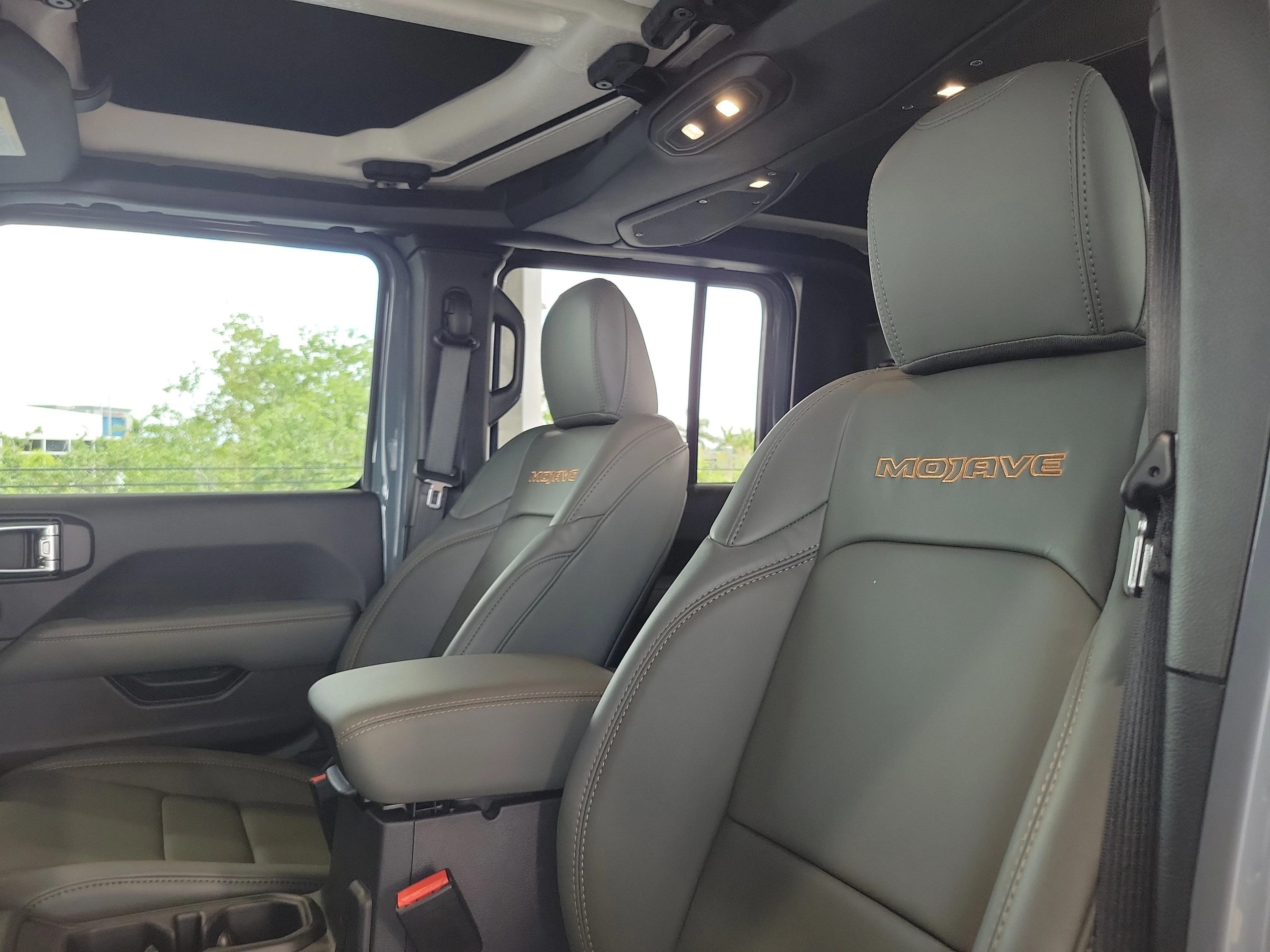 New 2025 Anvil Clear-Coat Exterior Paint Jeep Mojave X image 17