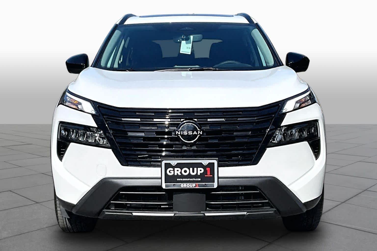 New 2026 Everest White Pearl Tricoat Nissan Dark Armor image 3