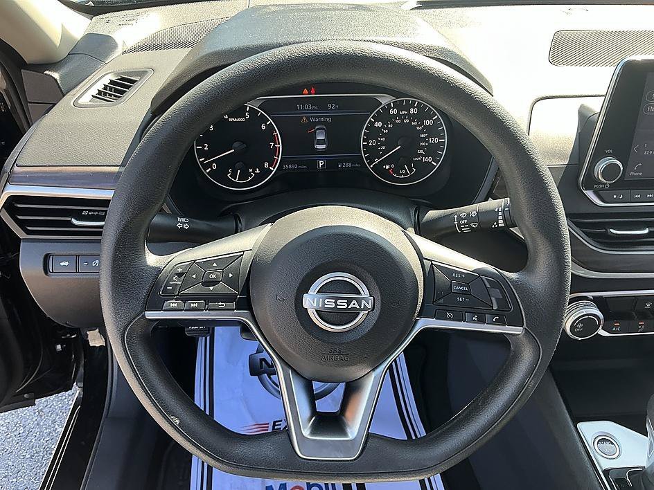 Used 2024 Super Black Nissan 2.5 SV image 15