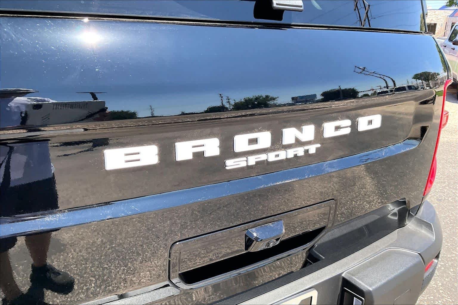 New 2026 Shadow Black Ford Outer Banks® image 15