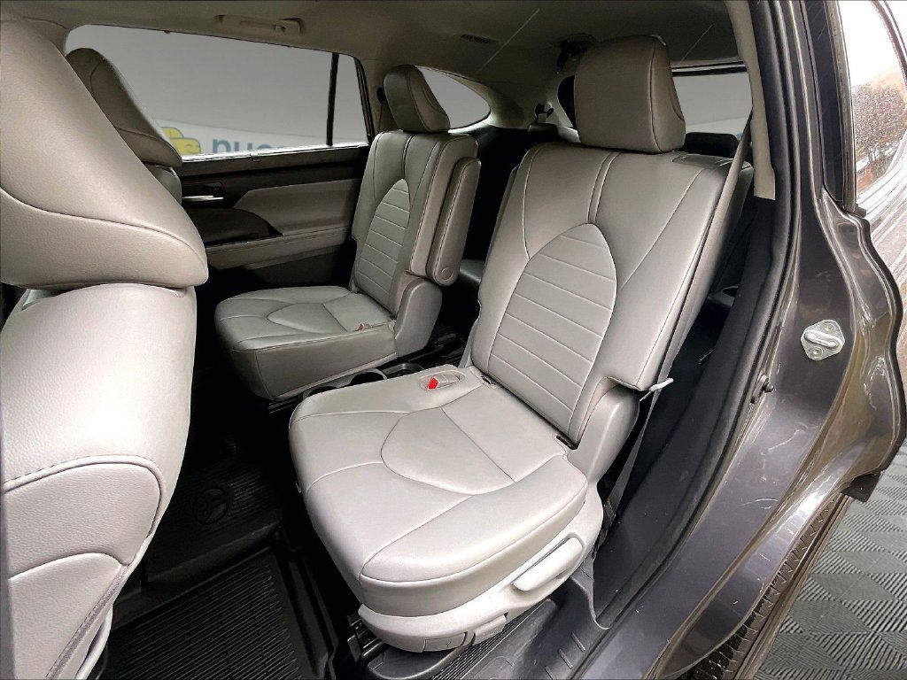 Used 2021 Magnetic Gray Metallic Toyota XLE image 15