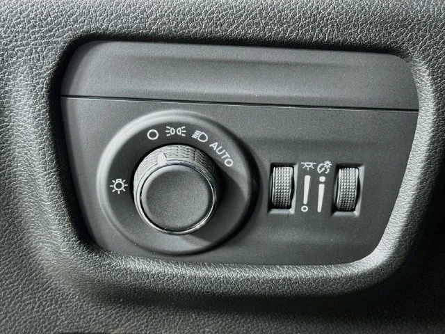 New 2027 Sting-Gray Clearcoat Jeep Altitude image 10