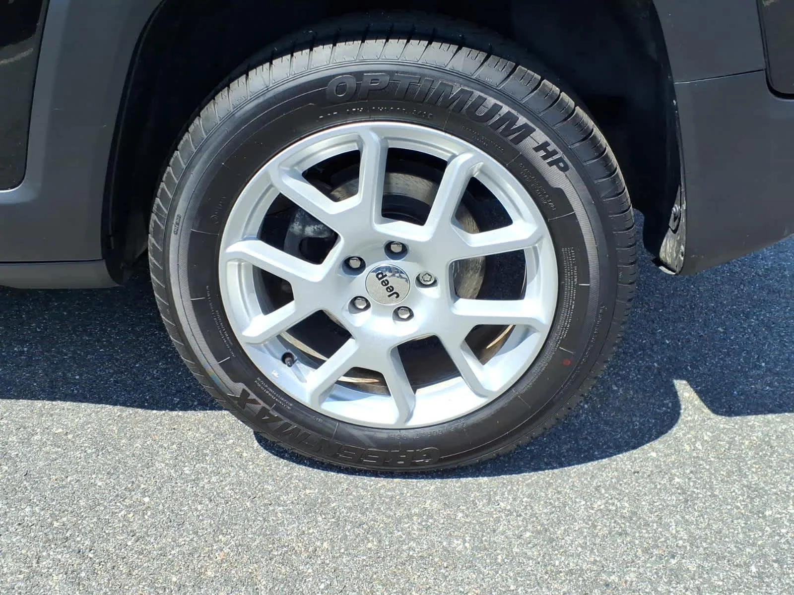 Certified Used 2022 Black Clear Coat Jeep Latitude image 13